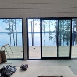 Uudiskohde Pirkanmaa. Iso liukuovi, painumaton hirsi. Hirsitalo 200 m2 pääurakka